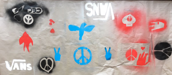 Schablonengraffitis im „Banksy-Style“ – ein Kunstprojekt der 9. Klassen