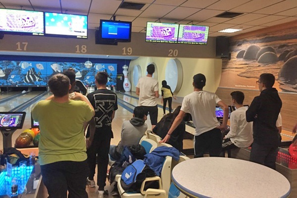 Ausflug zum „Hollywood Super Bowling“