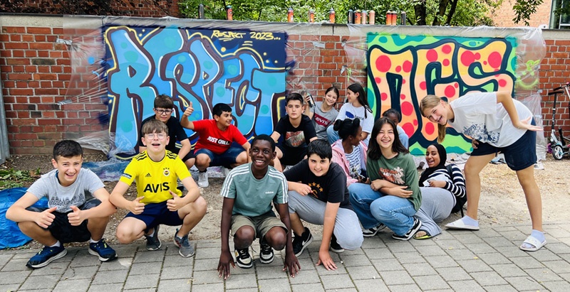 Die kreative Verwandlung: Ein Graffiti-Projekt erblüht in der OGS