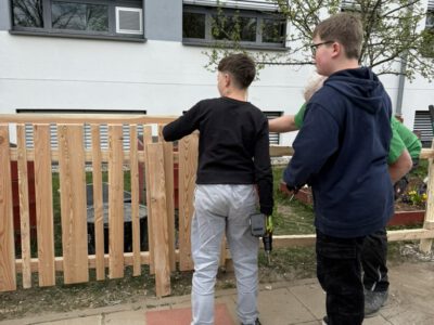 Intensive Projekttage für einen Schulgartenzaun